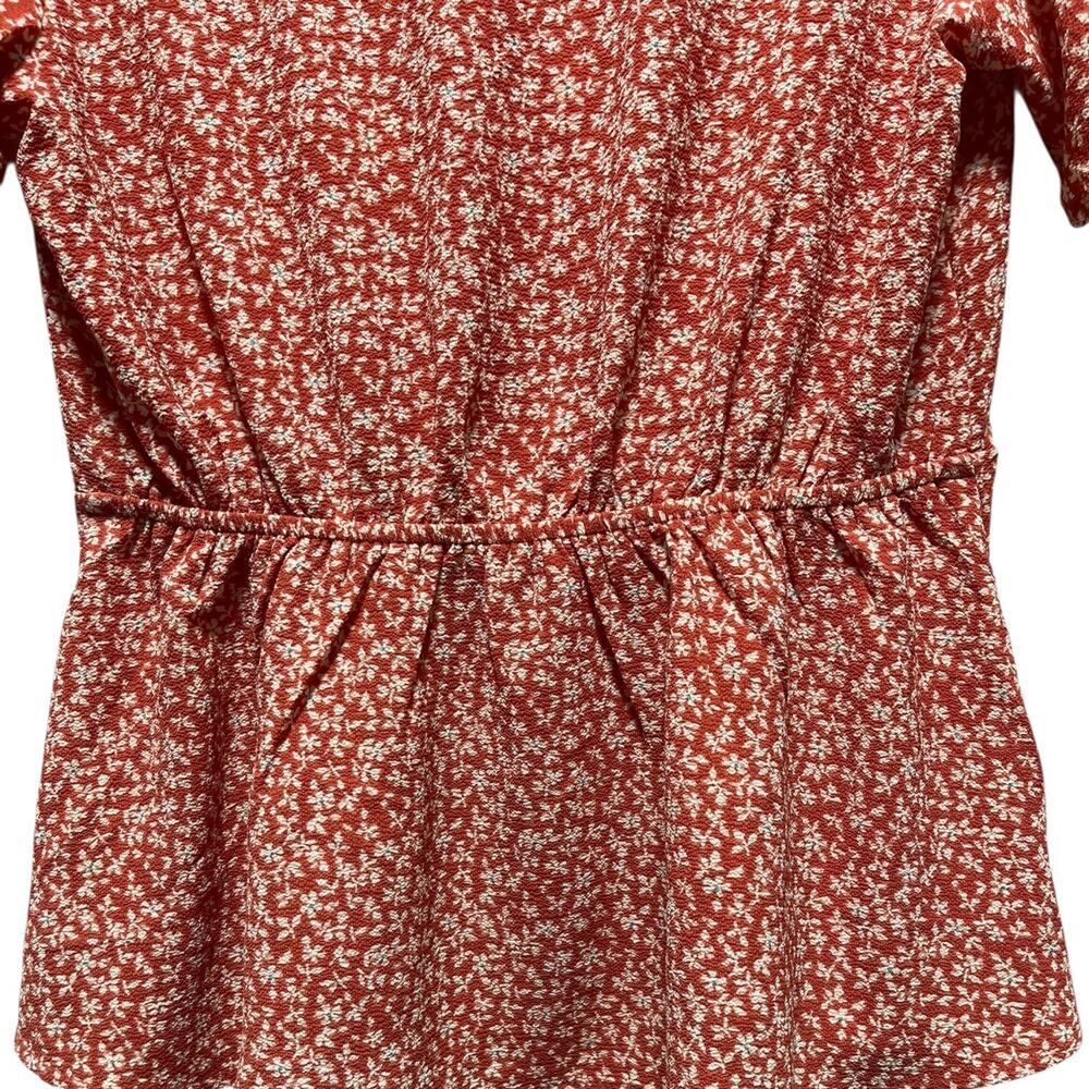 Monteau Top Women’s Sz Med Orange Floral V-Neck Faux Wrap Short Flutter - Picture 5 of 10